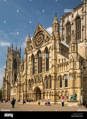  York Minster Üzerinde Yükselen Bir Gökyüzü: Gotik Mimari ve Işık Oyunları